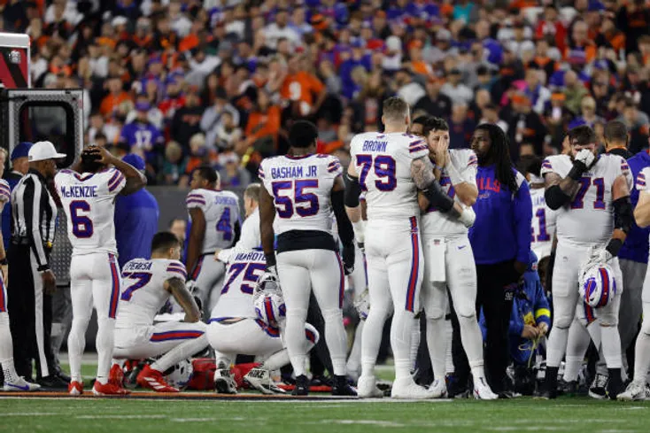 Patriots players send their thoughts and prayers for Bills defensive back Damar Hamlin