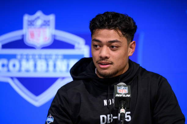 Quick 6: Get to know NFL Draft Prospect Sione Vaki